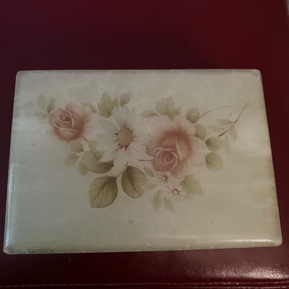 1950’s womens Alabaster cigarette box.